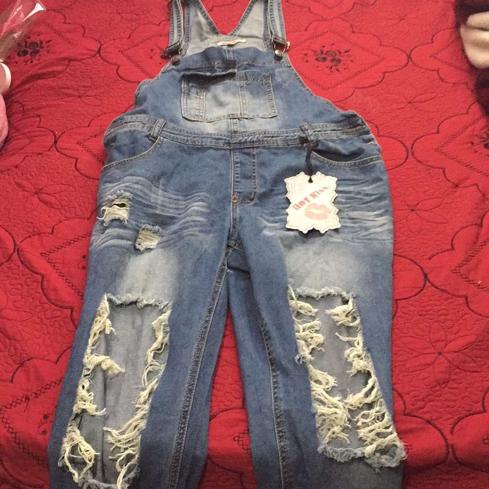 Overall hot kiss